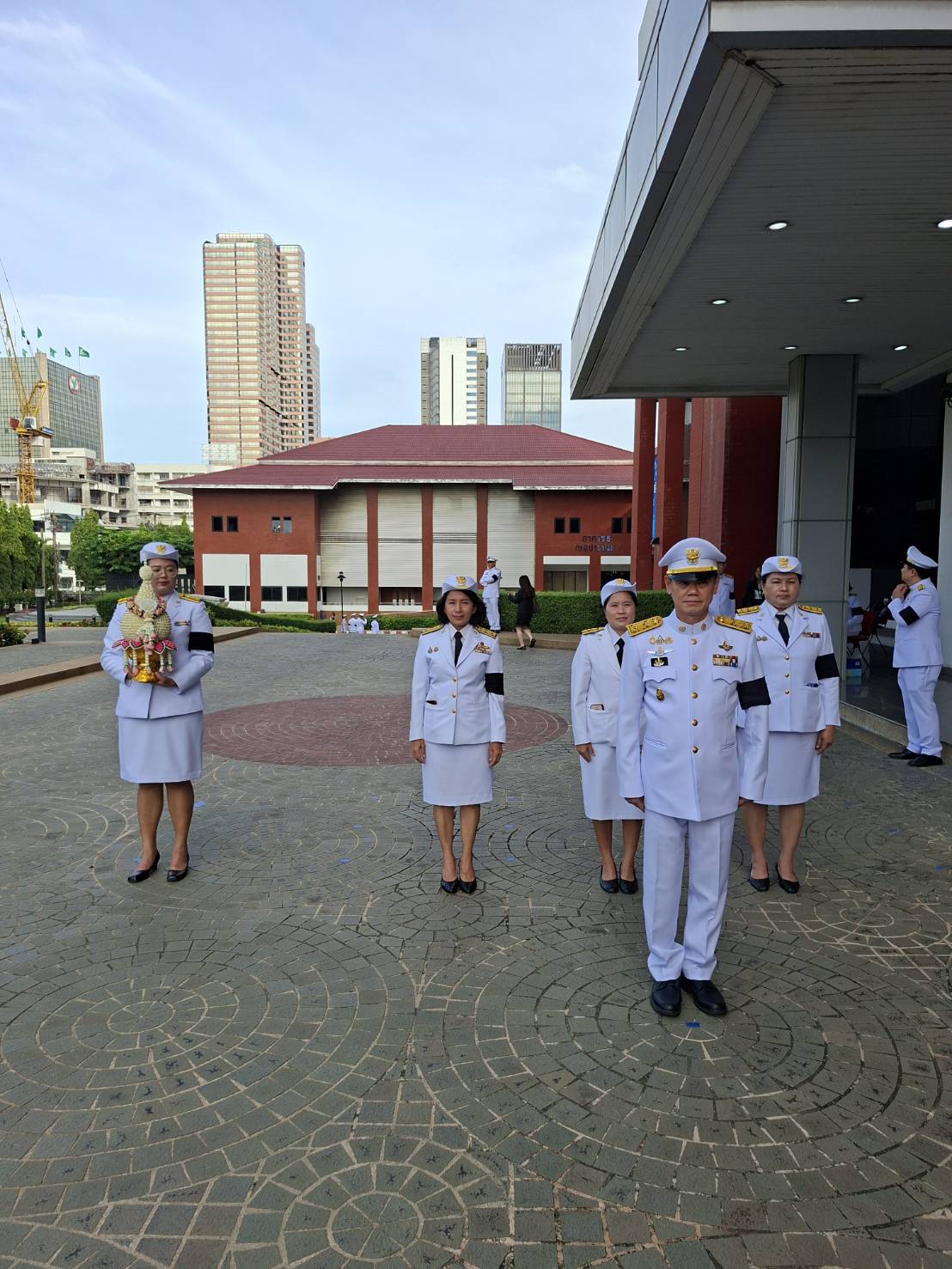 title - ส.ป.ก. ร่วมพิธีวางพานพุ่มถวายเครื่องราชสักการะ พระบรมราชานุสาวรีย์พระบาทสมเด็จพระปรมินทร มหาจุฬาลงกรณ์ พระจุลจอมเกล้าเจ้าอยู่หัว เนื่องในวันสื่อสารแห่งชาติ ประจำปี 2569